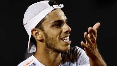 Серундоло одержал первую победу на турнире ATP 500, обыграв Пола в финале Лондона