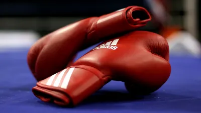 Сусленков досрочно победил Джойса и удержал чемпионский титул