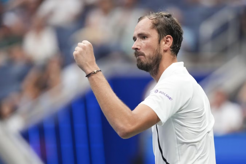 Медведев вышел на пятое место в рейтинге ATP
